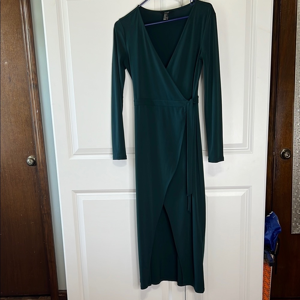 Forever 21 Green Long Sleeve V-Neck Sheath Dress
